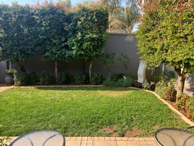 3 Bedroom Townhouse For Sale in Wilkoppies