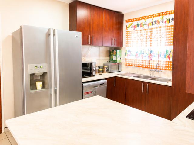 3 Bedroom Townhouse For Sale in Willow Park Manor