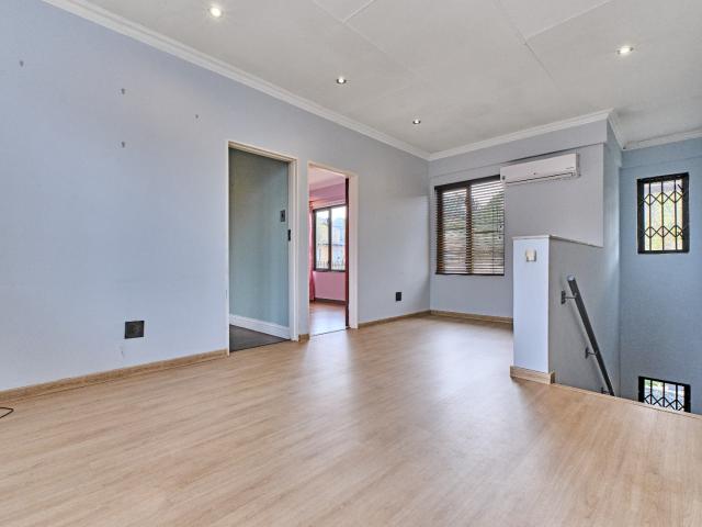 3 Bedroom Townhouse For Sale in Willowbrook