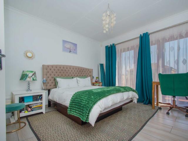 3 Bedroom Townhouse For Sale in Willowbrook