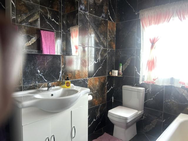 3 Bedroom Townhouse For Sale in Wilro Park