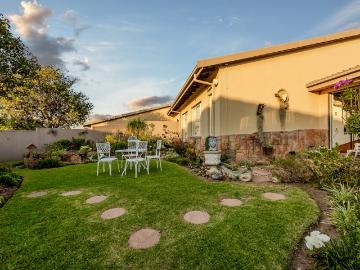 3 Bedroom Townhouse For Sale in Wilro Park
