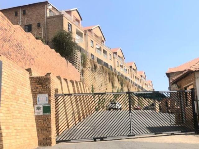 3 Bedroom Townhouse For Sale in Winchester Hills