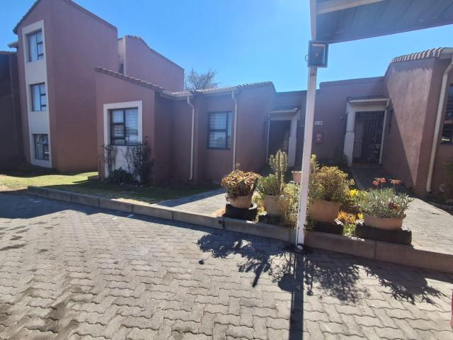 3 Bedroom Townhouse For Sale in Winchester Hills