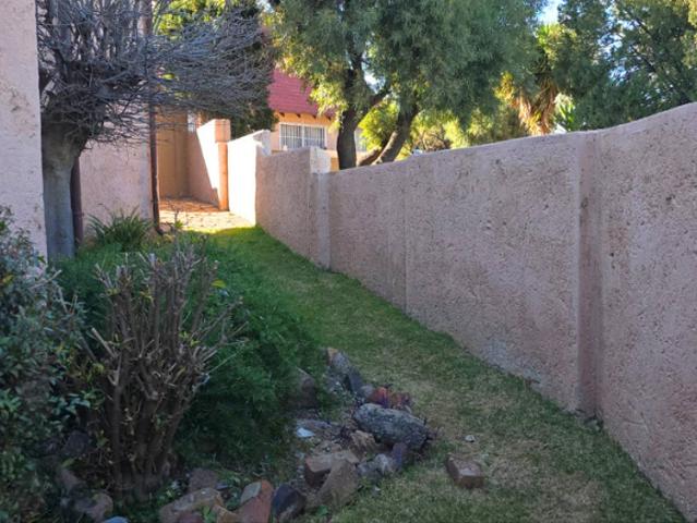 3 Bedroom Townhouse For Sale in Winchester Hills