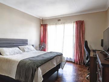 3 Bedroom Townhouse For Sale in Windsor West