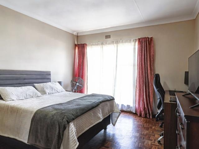 3 Bedroom Townhouse For Sale in Windsor West