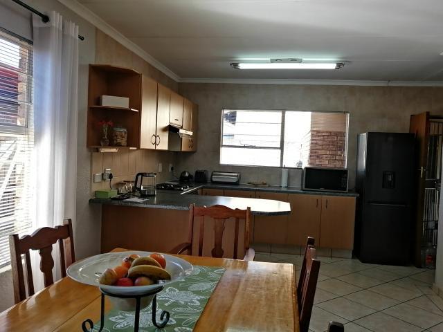 3 Bedroom Townhouse For Sale in Witfield