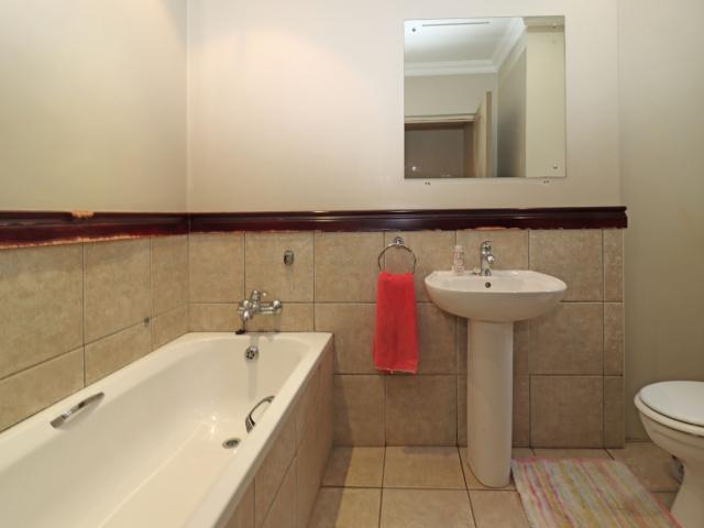 3 Bedroom Townhouse For Sale in Woodlands Lifestyle Estate