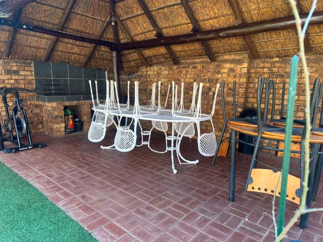 3 Bedroom Townhouse For Sale in Zwartkop