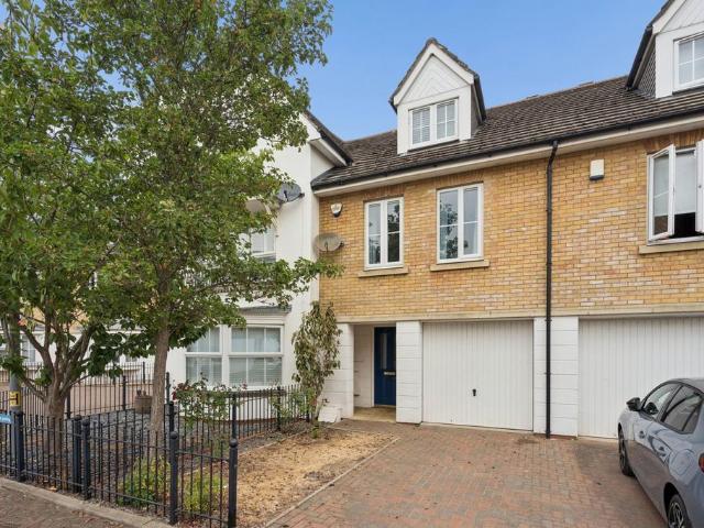 3 bedroom terraced house for sale