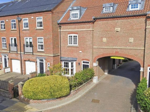 3 bedroom townhouse for sale