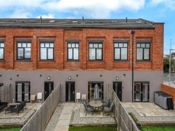 Leeds, West Yorkshire, North England - Equipped kitchen
