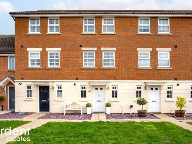 3 bedroom terraced house for sale