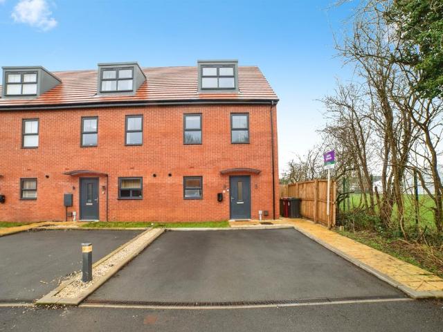 3 bedroom end of terrace house for sale
