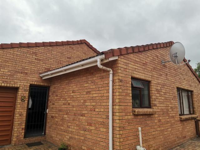 3 Bedroom townhouse freehold to rent in George South