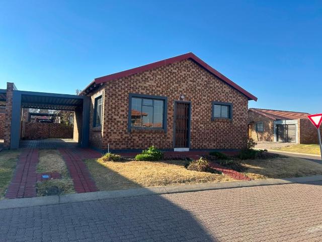 3 Bedroom townhouse freehold to rent in Evander, Secunda