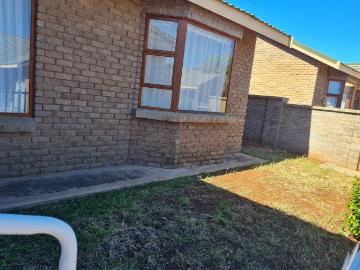 3 Bedroom townhouse freehold to rent in Keidebees, Upington
