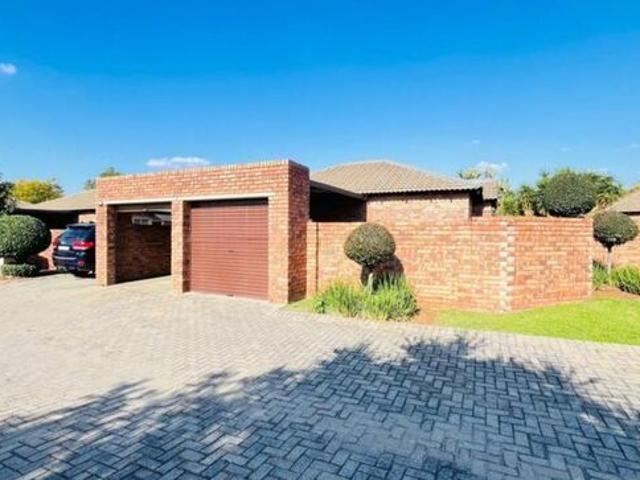 3 Bedroom townhouse freehold to rent in Heuwelsig Estate, Centurion