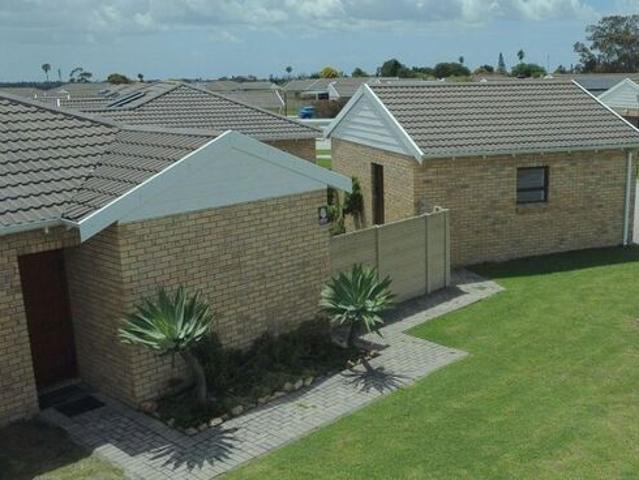 3 Bedroom townhouse freehold to rent in Hunters Retreat, Port Elizabeth