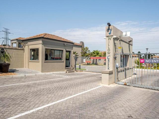 3 Bedroom townhouse freehold to rent in Protea Heights, Brackenfell