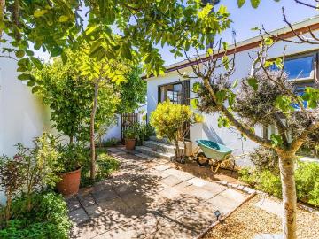 3 Bedroom townhouse freehold to rent in Vergesig, Durbanville