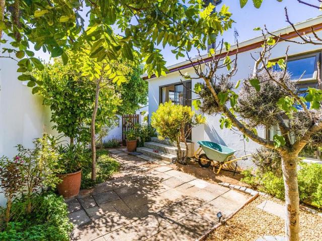 3 Bedroom townhouse freehold to rent in Vergesig, Durbanville