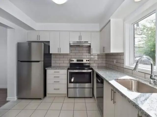 3 Bedroom Townhouse Guelph ON 100044765