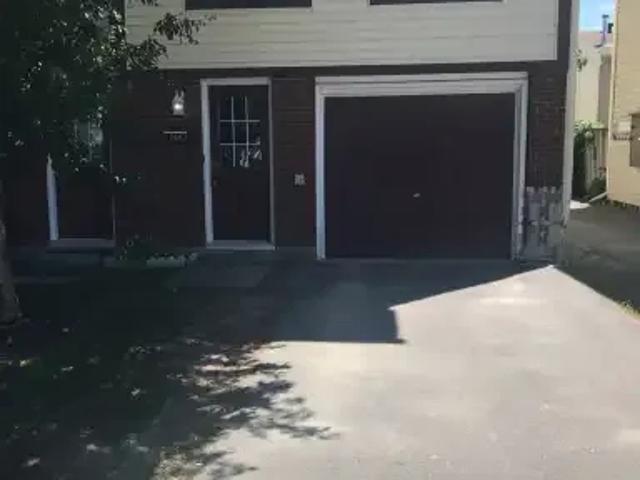 3 Bedroom Townhouse Gloucester ON 103840205