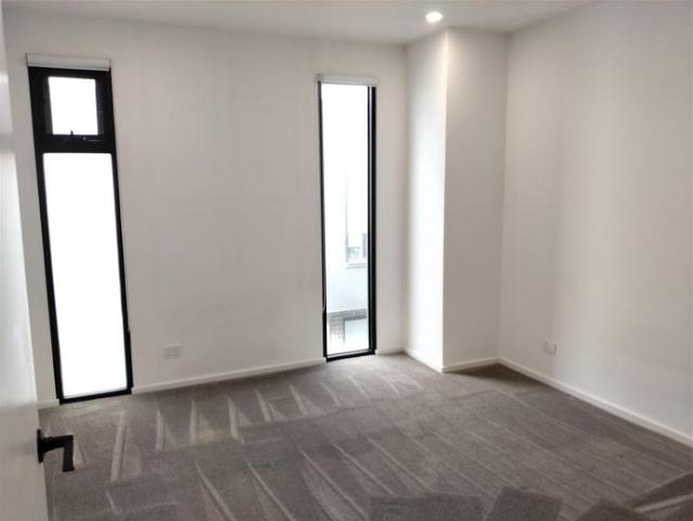 3 Bedroom Townhouse Ideal location!