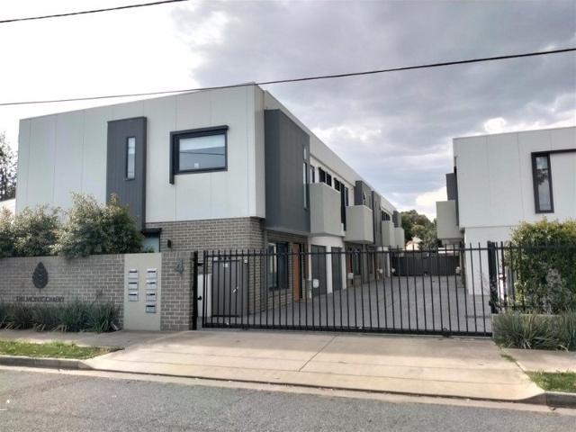 3 Bedroom Townhouse Ideal location!