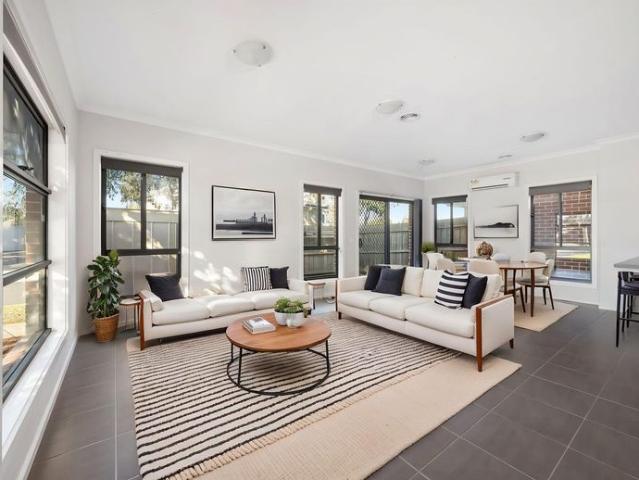 3 BEDROOM TOWNHOUSE IN NARRE WARREN!