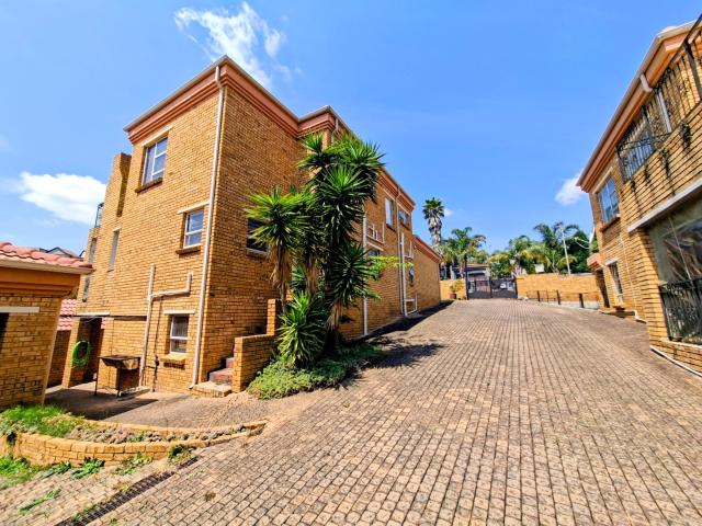 3 Bedroom Townhouse in Noordheuwel
