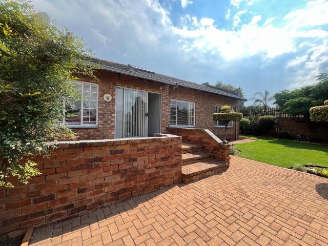 3 Bedroom Townhouse in Noordheuwel