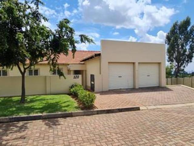 3 Bedroom Townhouse in North Riding Ah