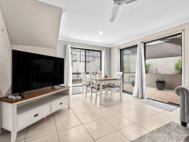3 Bedroom Townhouse in Oxenford – Comfort & Convenience!