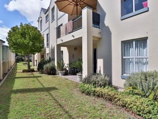 3 Bedroom Townhouse in Onder Papegaaiberg