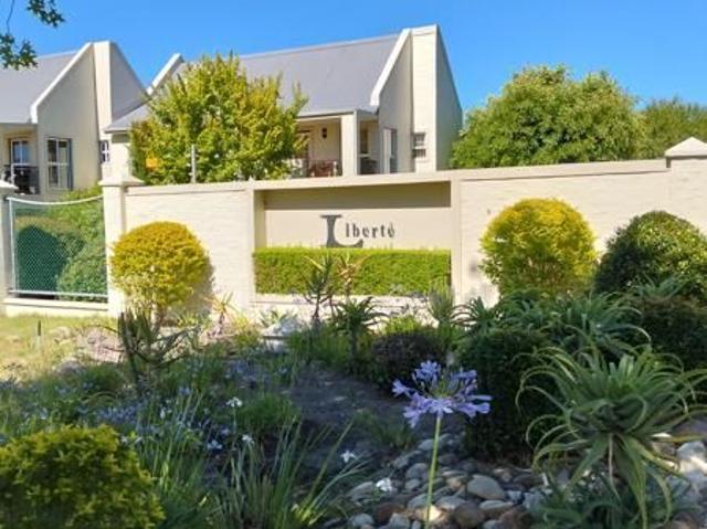 3 Bedroom Townhouse in Onder Papegaaiberg