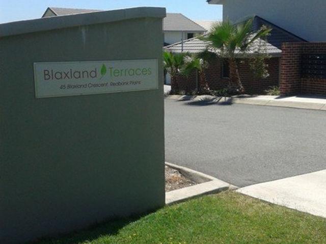 3 BEDROOM TOWNHOUSE IN A SECURE COMPLEX