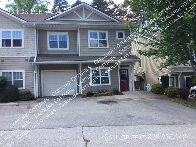 3 Bedroom Townhouse in amazing location!