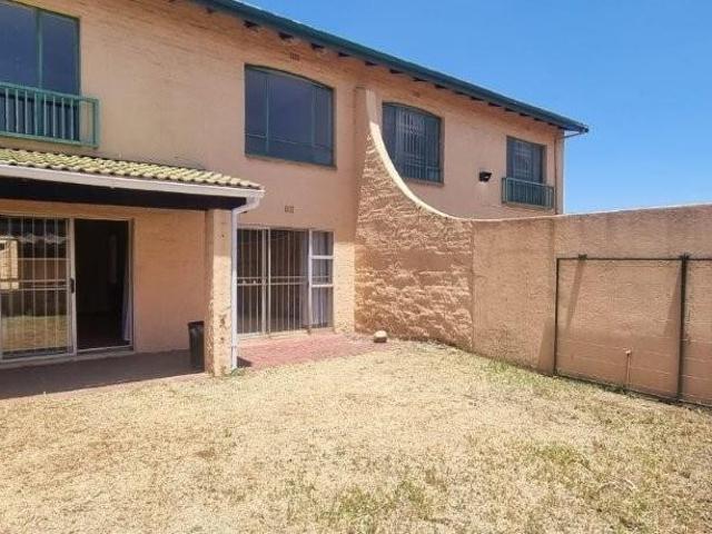 4 Bedroom Townhouse in Aston Manor