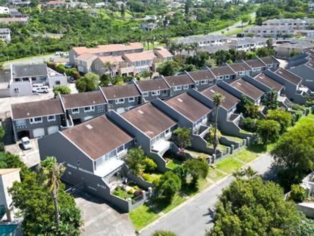 3 Bedroom Townhouse in Beacon Bay
