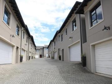 3 Bedroom Townhouse in Beacon Bay