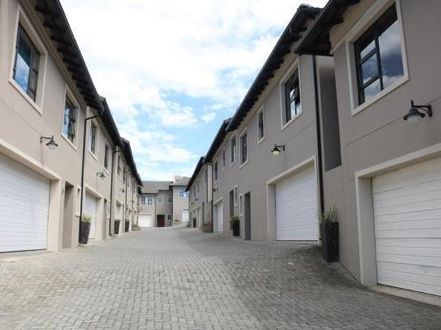 3 Bedroom Townhouse in Beacon Bay