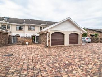 3 Bedroom Townhouse in Beacon Bay