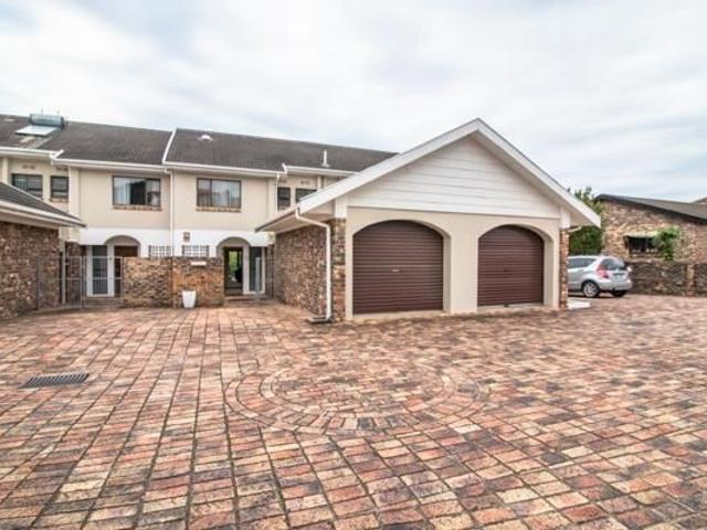 3 Bedroom Townhouse in Beacon Bay