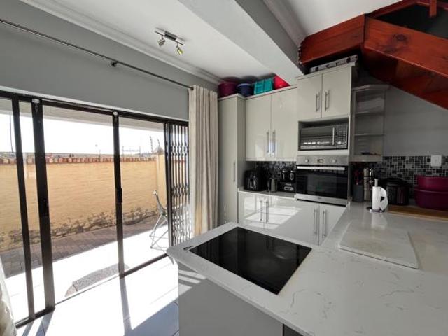 3 Bedroom Townhouse in Bendor Park