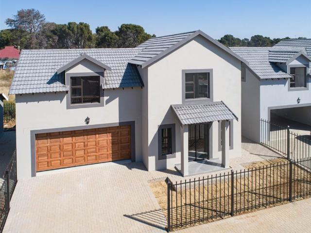 3 Bedroom Townhouse in Bloemspruit
