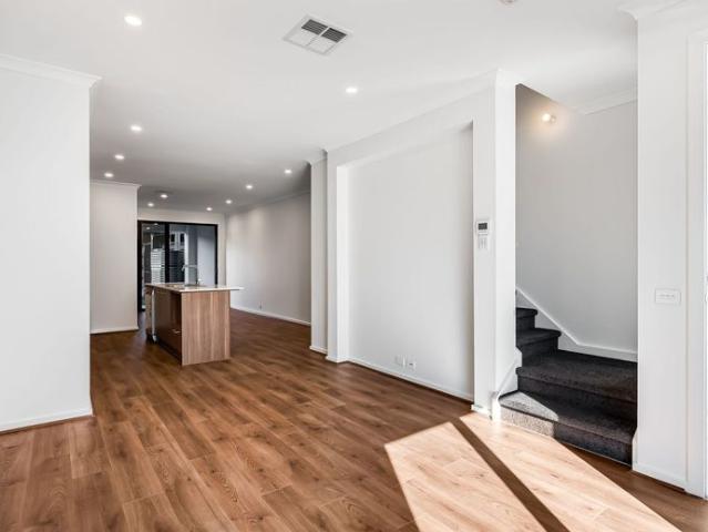 3 Bedroom Townhouse In Bluestone Estate!