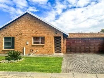3 Bedroom Townhouse in Bonaero Park